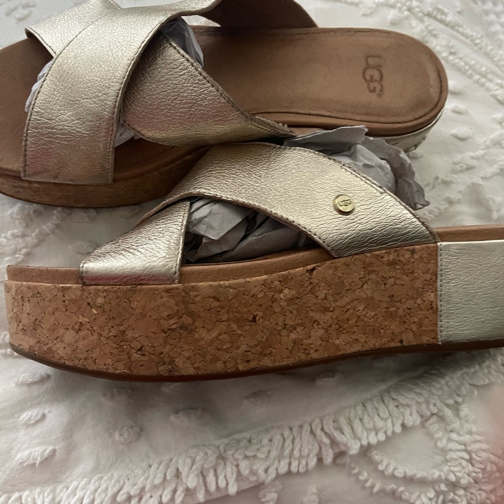 Ugg Shoshana Gold Platform Open Toe Sandals. Sz 7.5